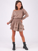 Dresowa rozkloszowana sukienka falbanki cappuccino b211 k01