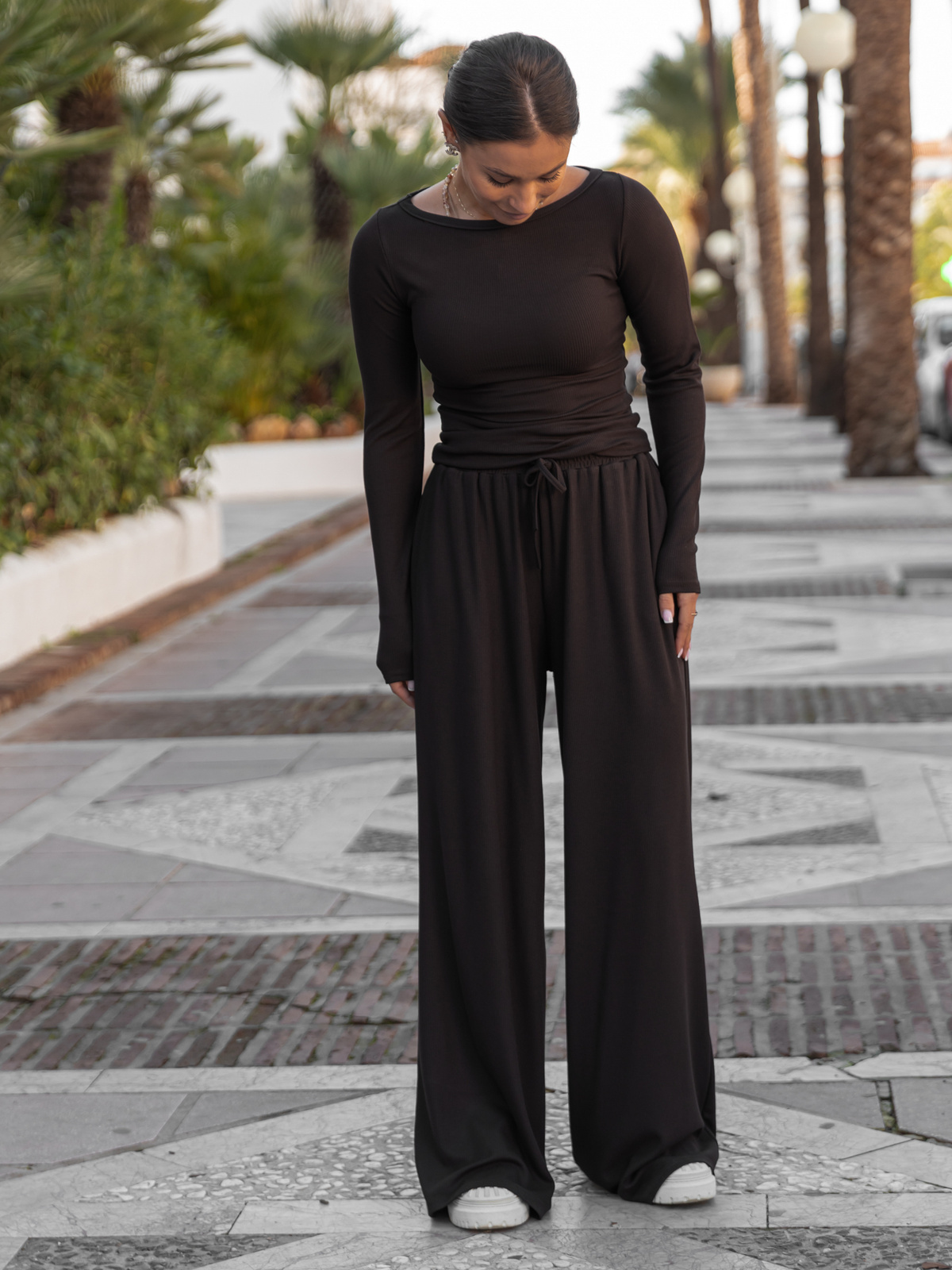 ZESTAW z prążkowanej dzianiny: Luźne SPODNIE X507 + Dopasowana BLUZKA z dekoltem typu łódka X504