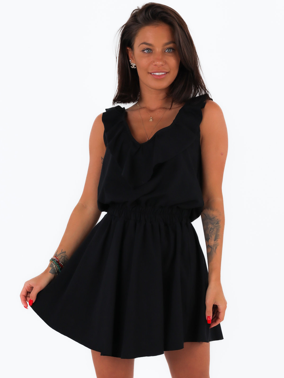 Asymetryczna sukienka z dekoltem i falbankami czarna c213