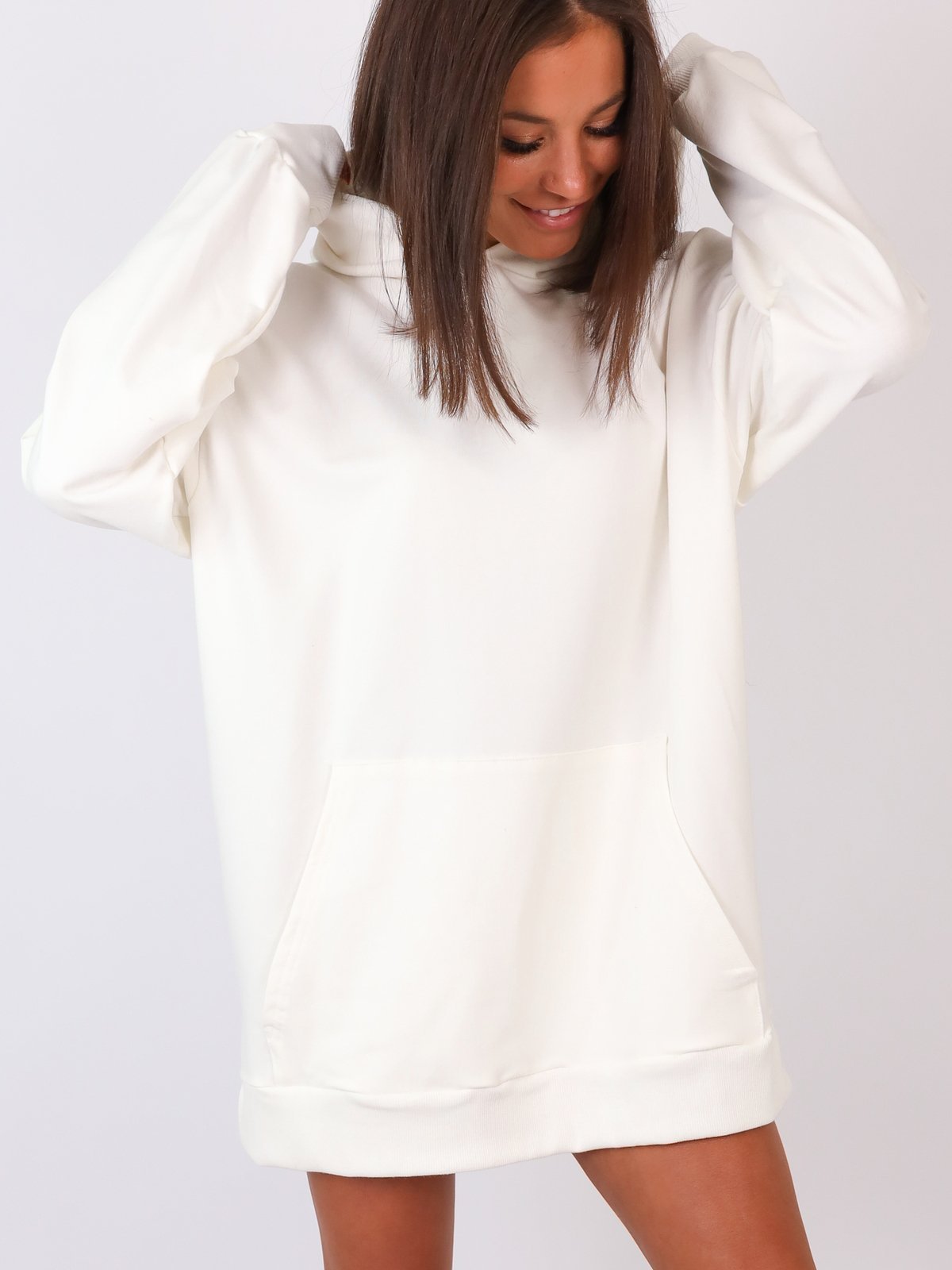 Dresowa oversizowa bluza z kapturem sukienka biała b23 k01