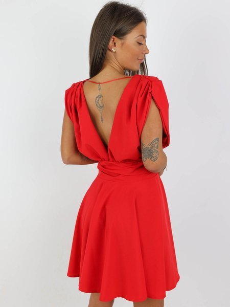 Elegancka rozkloszowana sukienka z dekoltem czerwona a25 k01