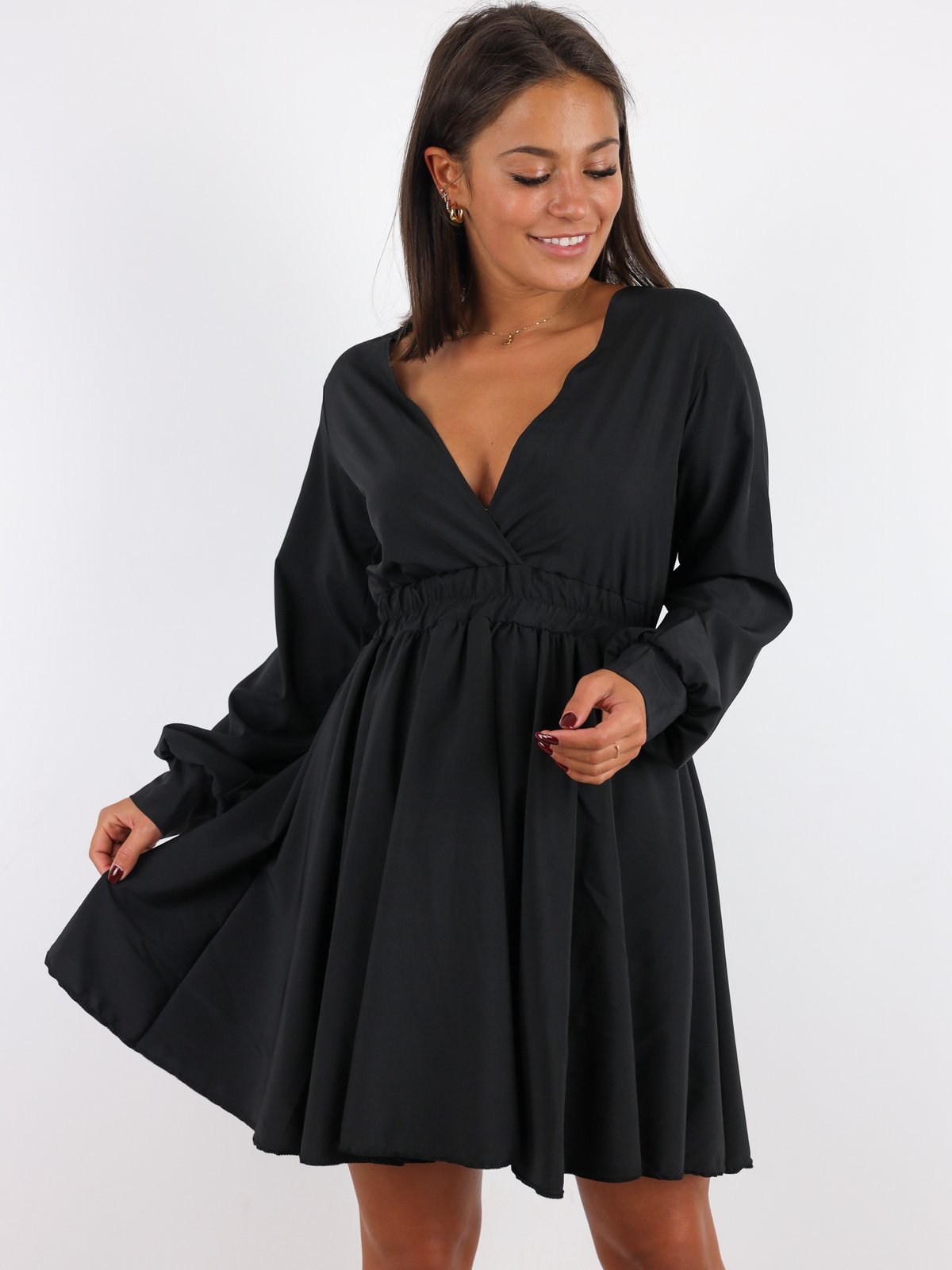 Rozkloszowana kopertowa sukienka czarna a240 k01