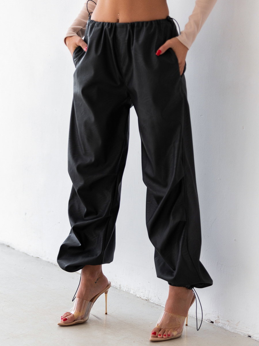 Skórzane spodnie z niskim stanem z troczkami czarne c455 k01