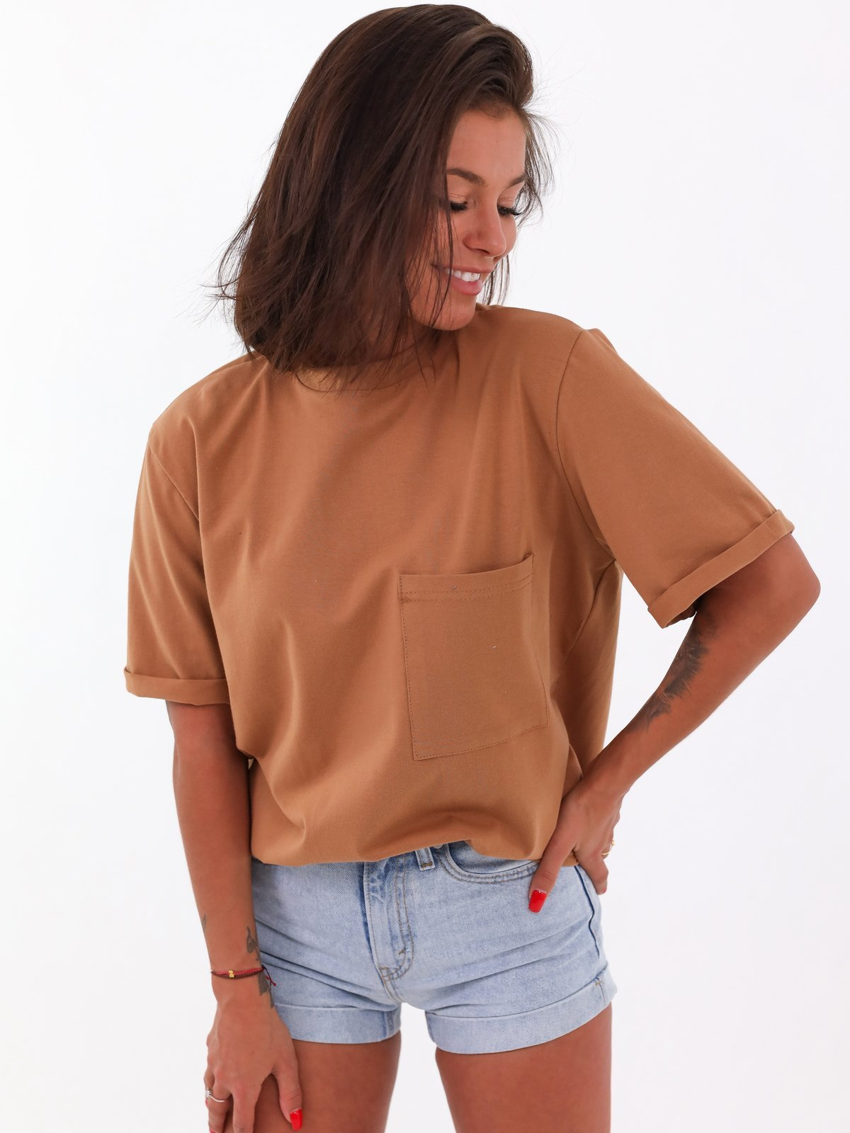 Basic bawełniana bluzka t-shirt z kieszonką oversize camel b117 kk01