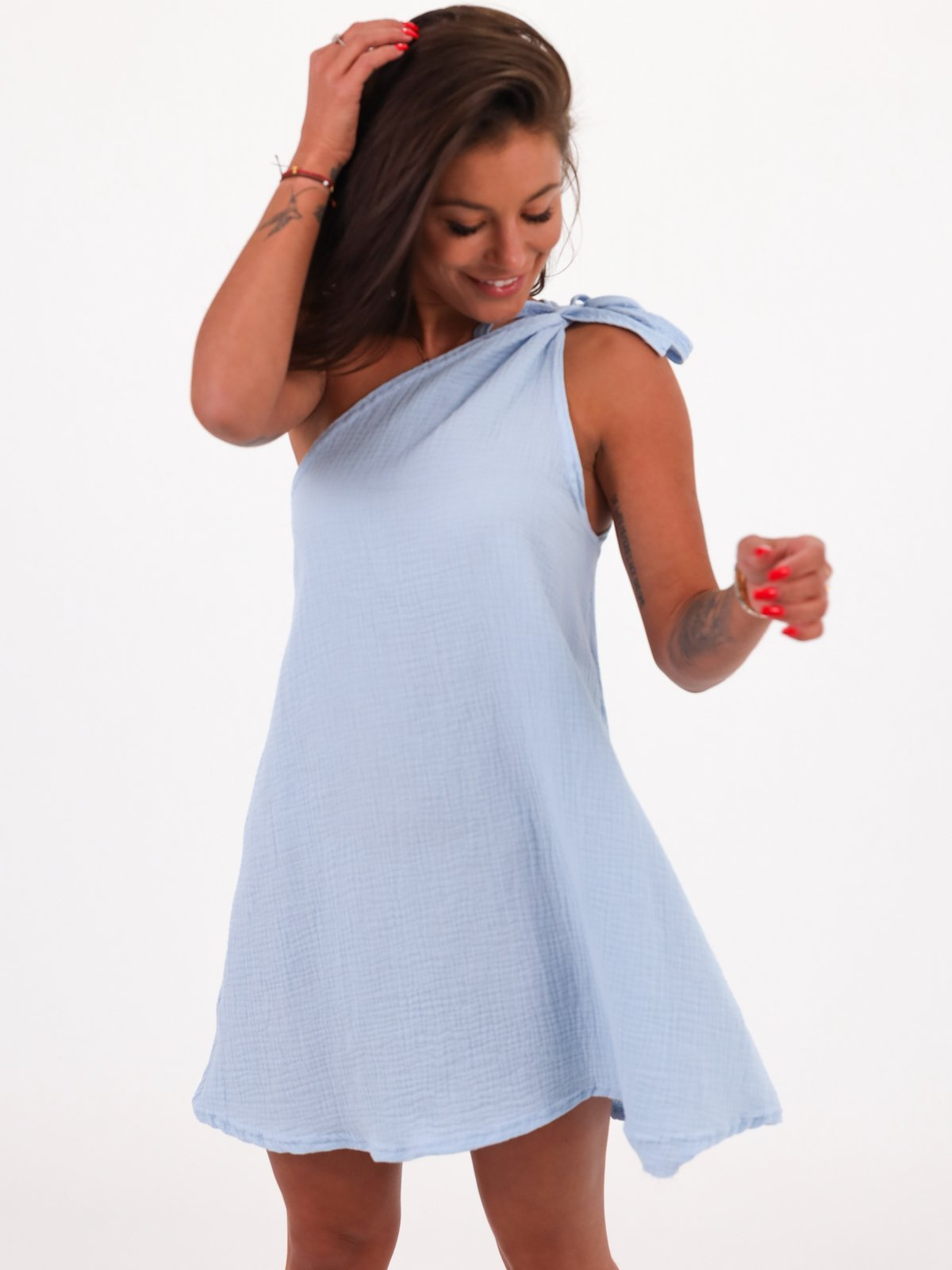 Muślinowa sukienka wiązana na ramieniu baby blue b126 k01
