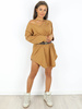 ASYMETRYCZNA SUKIENKA OPUSZCZANA NA RAMIĘ OVERSIZE camel X161 k01