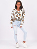 Sweter z dekoltem w serek oversize biały w serca k01